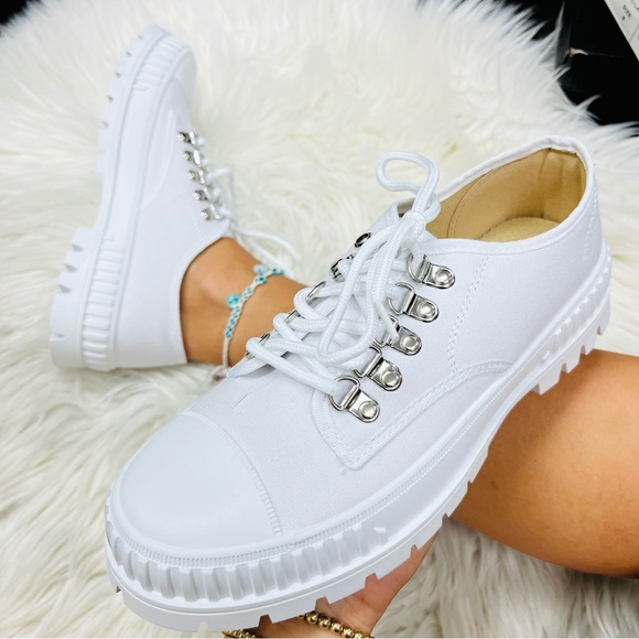 Shoes - White lace up chunky sneaker